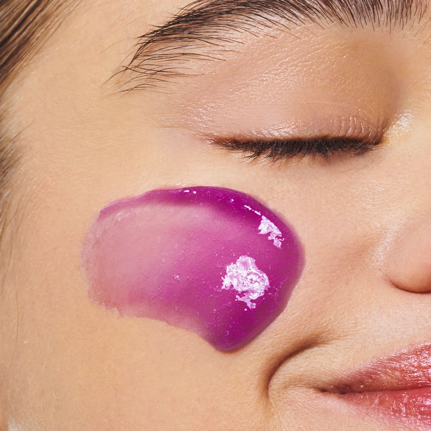 Môj Clarins Reveal Violet Exfoliating Scrub Luxusné exfoliačné peelingy