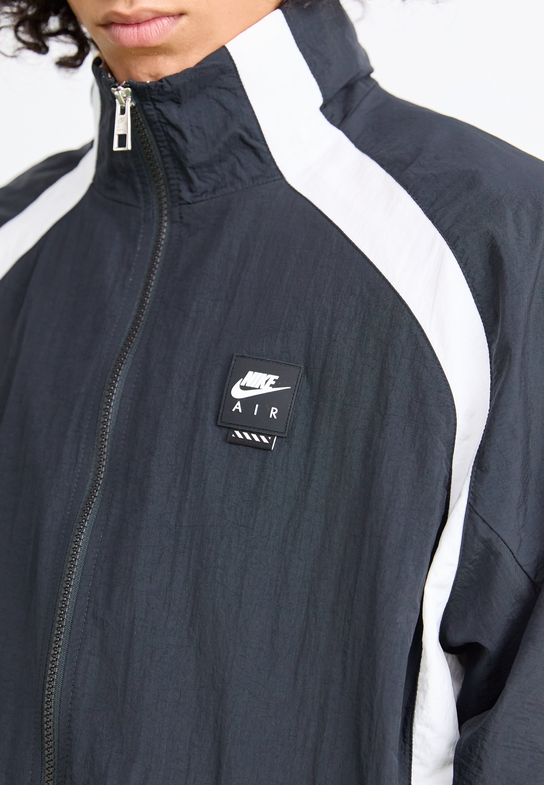 Giacca Nike Sportswear AIR TRACK - Giacca estiva - nero/bianco
