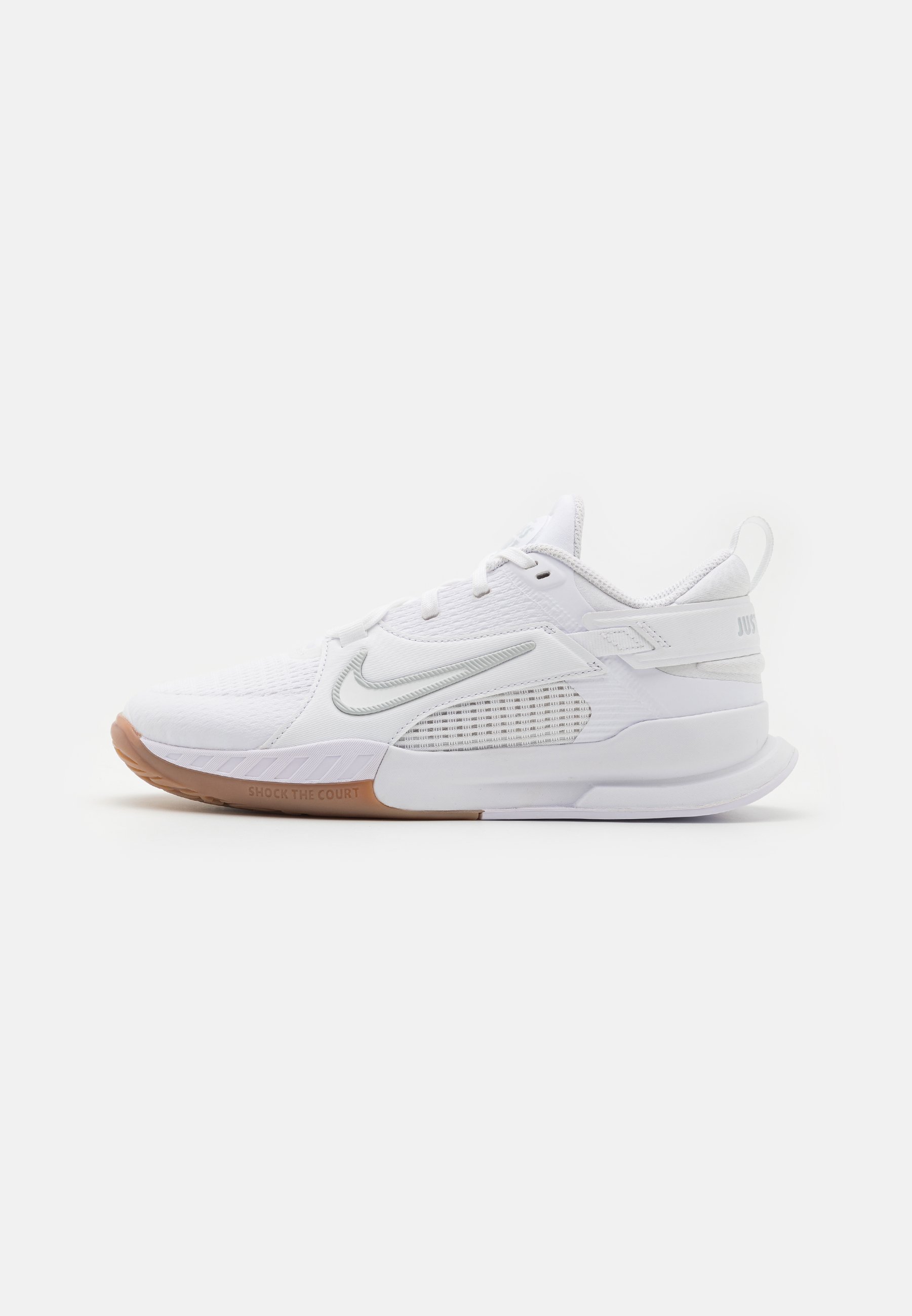 „Nike Performance CROSSCOURT“ – daugiakorpusiniai teniso bateliai – balti/grynos platinos/vidutinio rudumo