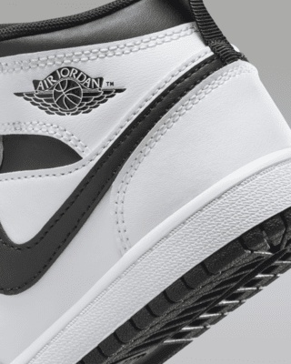 Jordan 1 Mid Younger Kids' Shoes