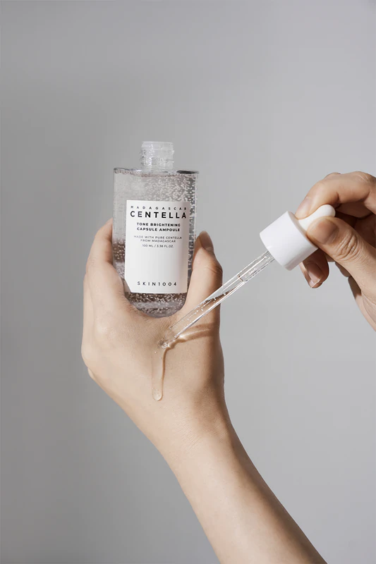 SKIN1004 Madagascar Centella Tone Brightening Capsule Ampoule Feuchtigkeitsserum für einen strahlenden und glatten Teint