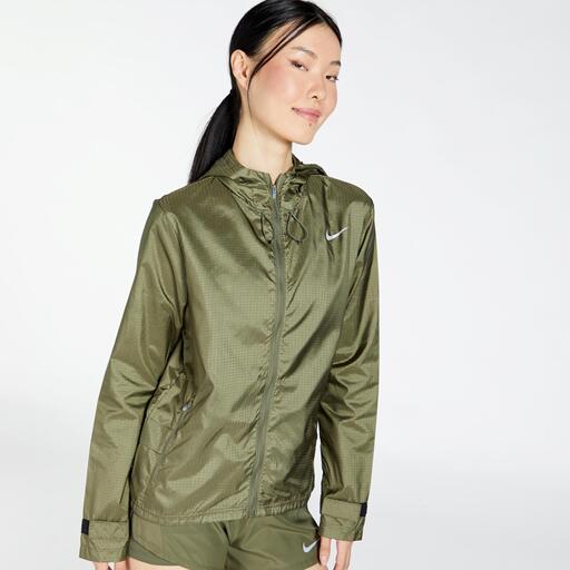  Nike Essential