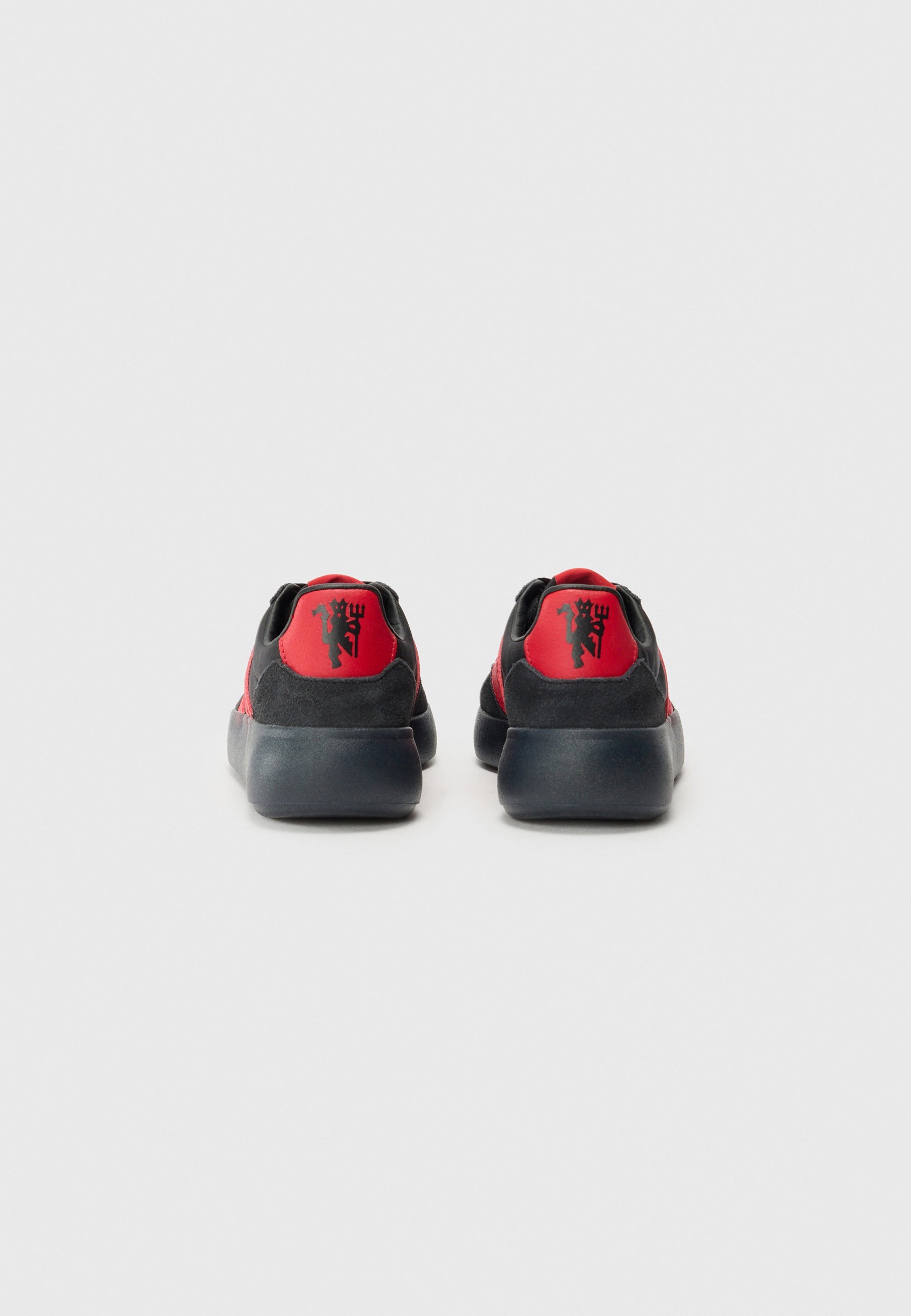 adidas Performance BARREDA DECODE ARSENAL UNISEX - Buty do piłki nożnej halowej - core black/mufc red