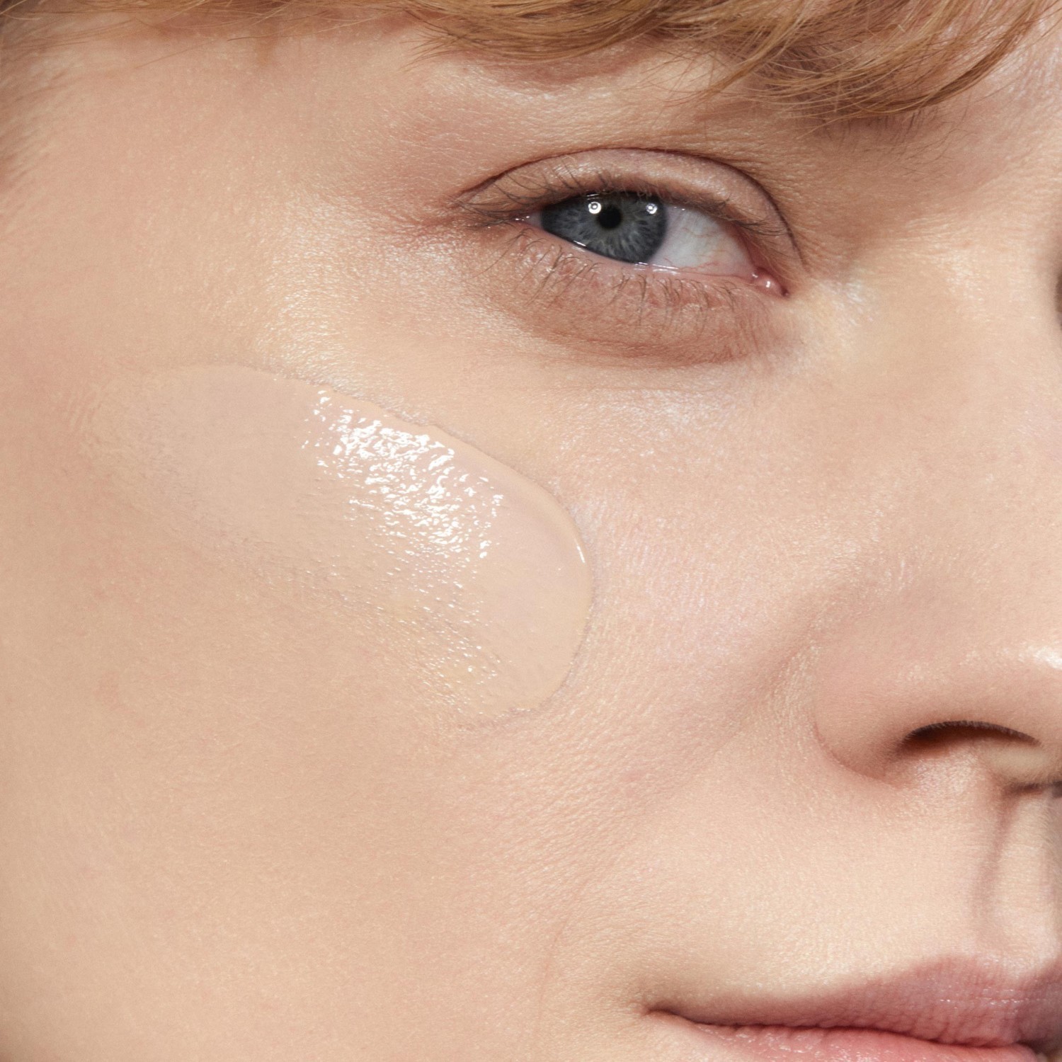 MÁDARA Foundation SKINONYM Semi-Matte Peptide Foundation, br. 15 STONE - 30 ml