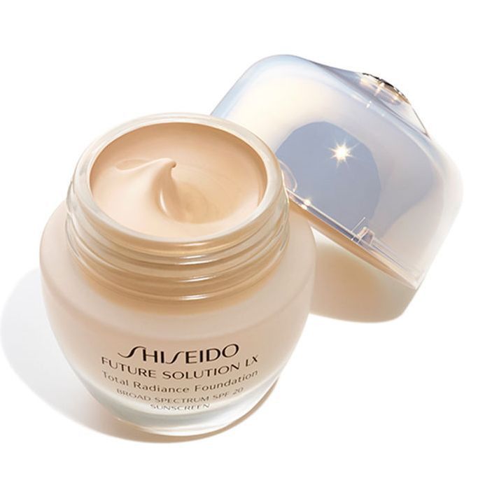 Future Solution LX Total Radiance Foundation grima bāze Luksusa grima bāzes