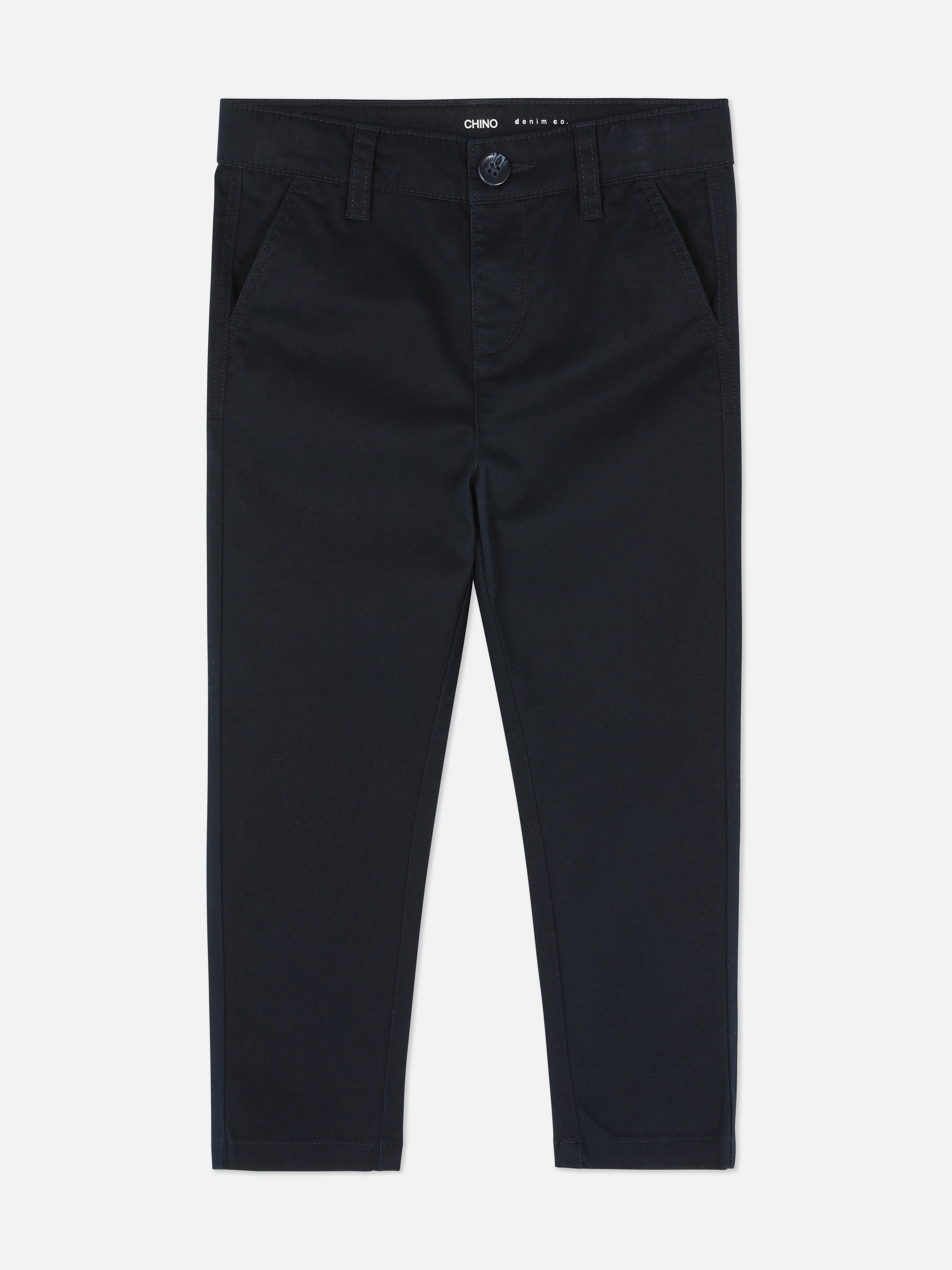 Chino-Hosen für Jungen. Diese Chinos mit Gürtelschlaufen, Taschen und geradem Bein gehören in ihre schicke Garderobe.