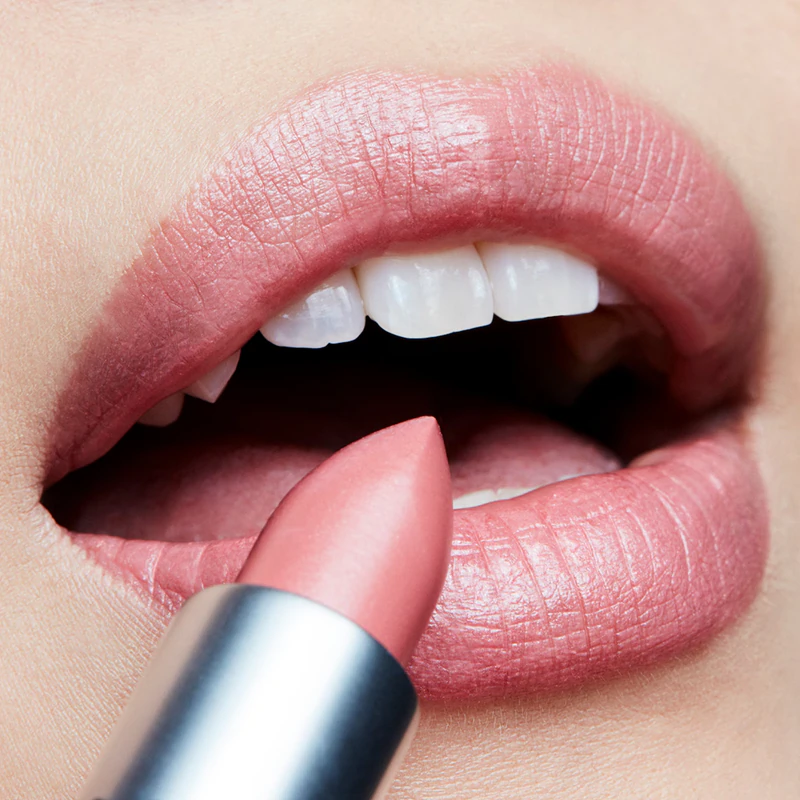 MAC Cosmetics Frost Lipstick – langanhaltender Lippenstift mit Perlglanz