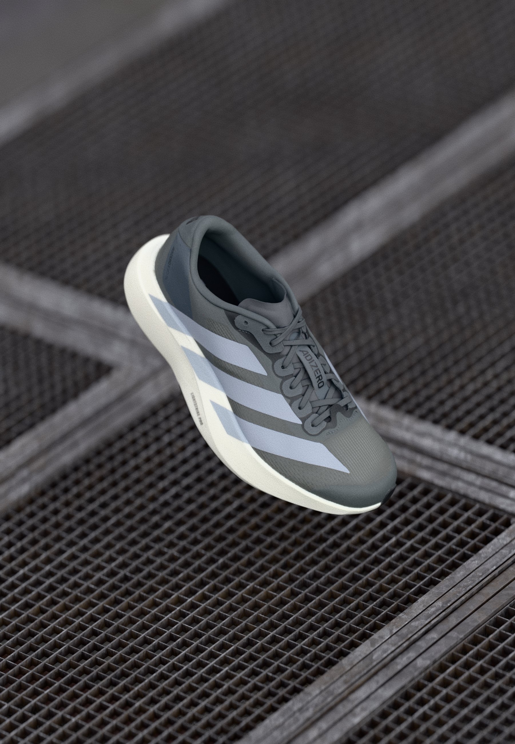 adidas Performance ADIZERO EVO SL - Chaussures de running sur route - Gris/argenté/noir