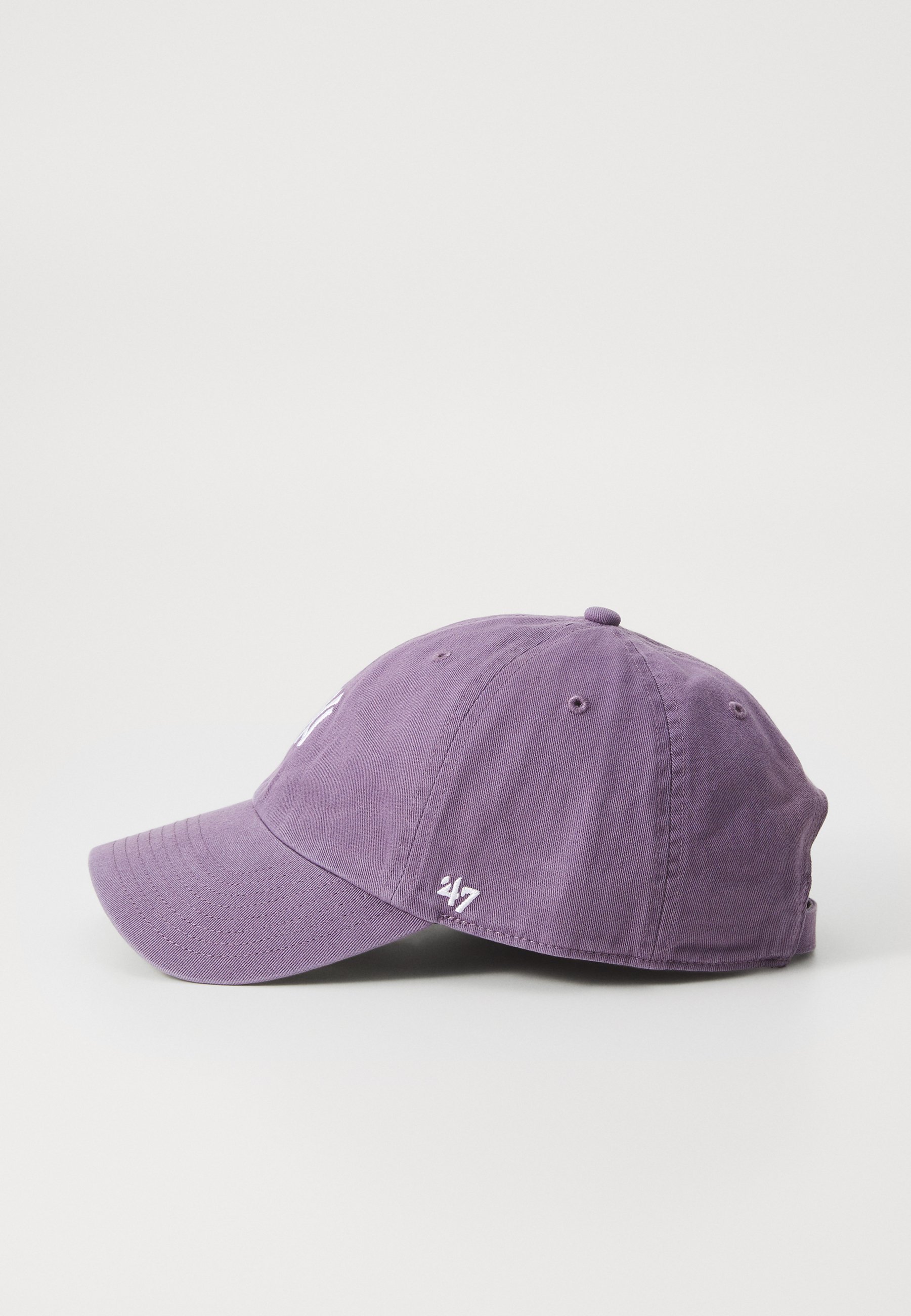 '47 Caps