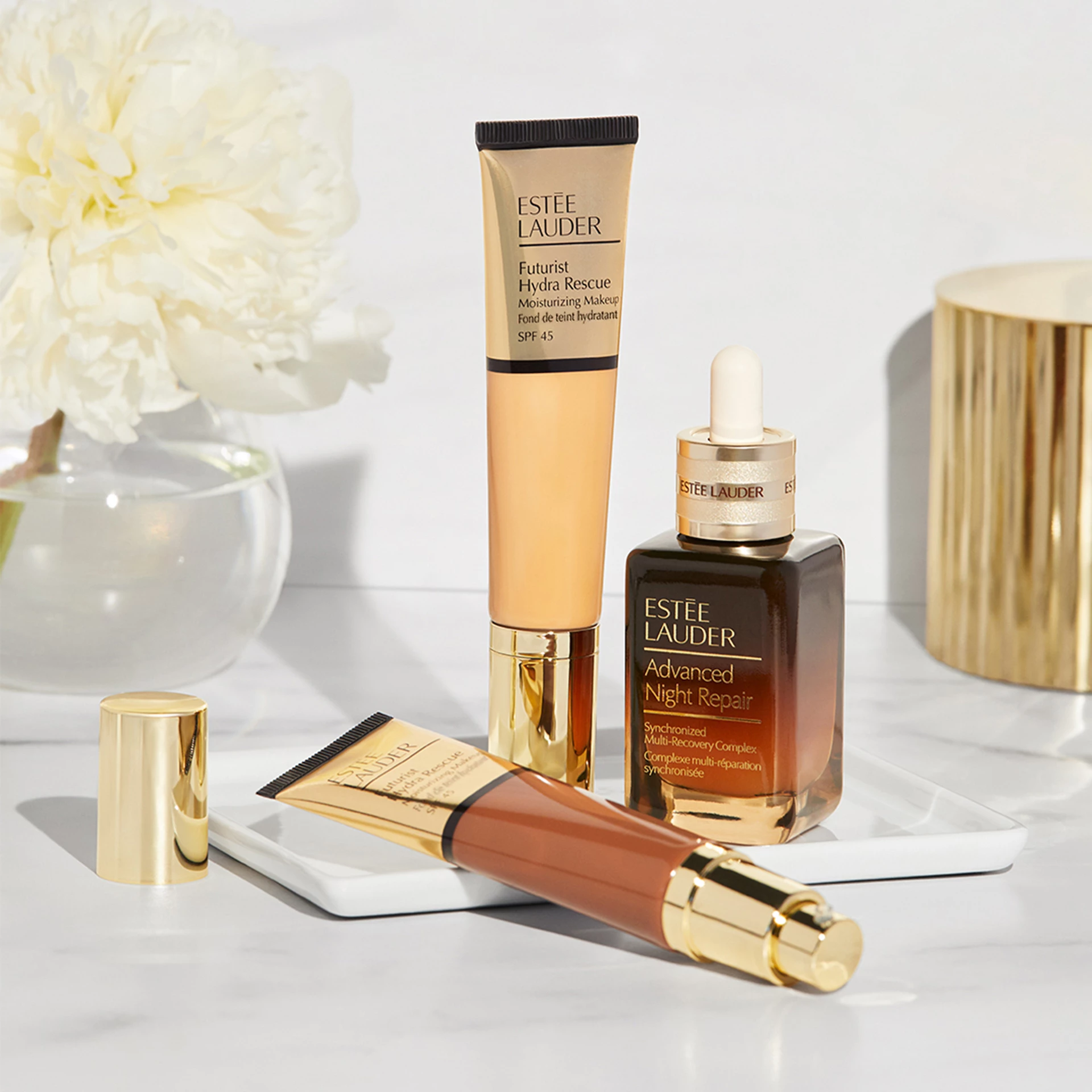 Futurist Hydra Rescue hidratantni puder za šminku SPF45 3N1 Ivory Beige - Estée Lauder