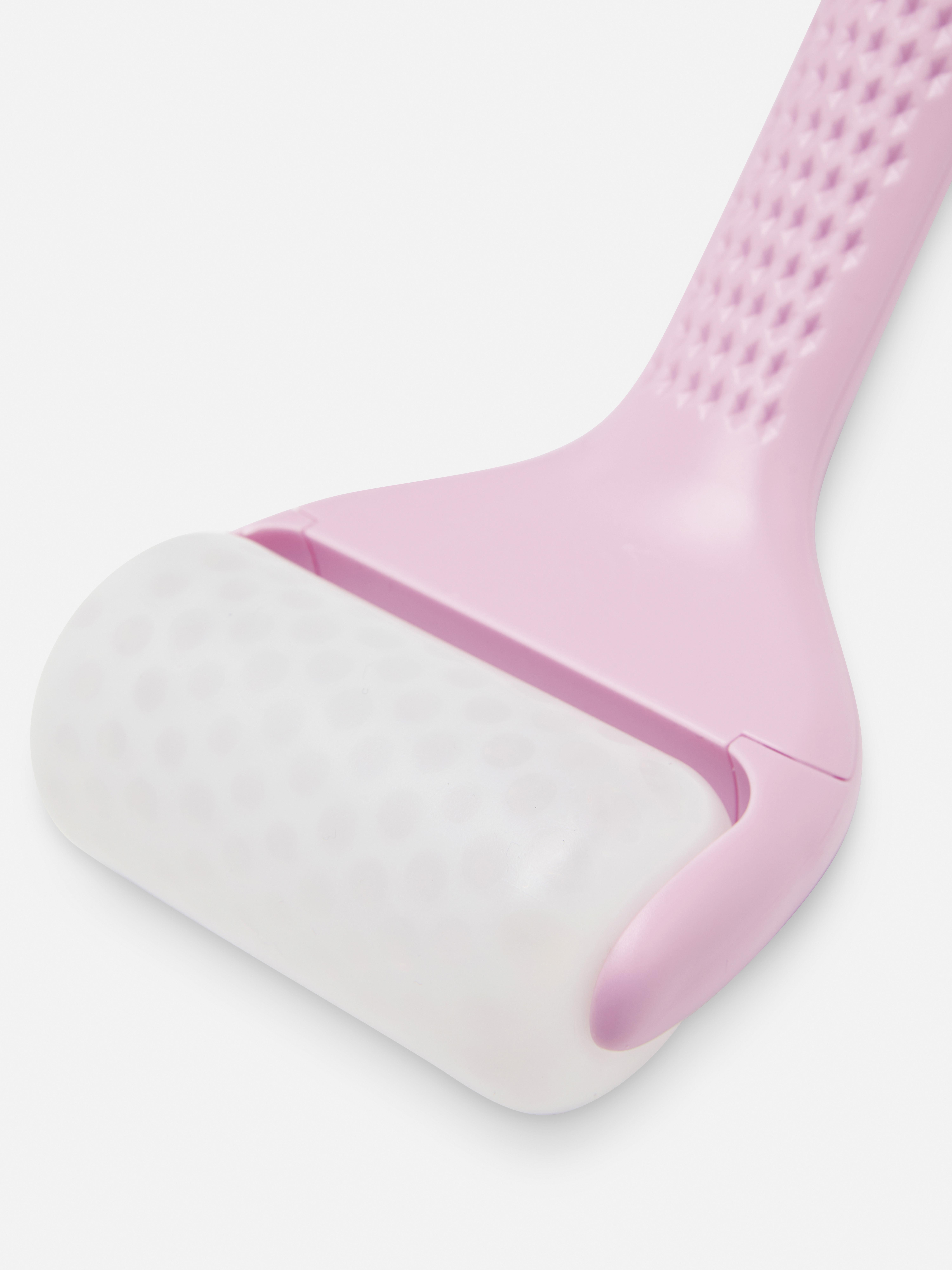 PS... Rolă de înghețată pentru față și corp O rolă de înfrumusețare răcoritoare cu textură și mâner ergonomic
