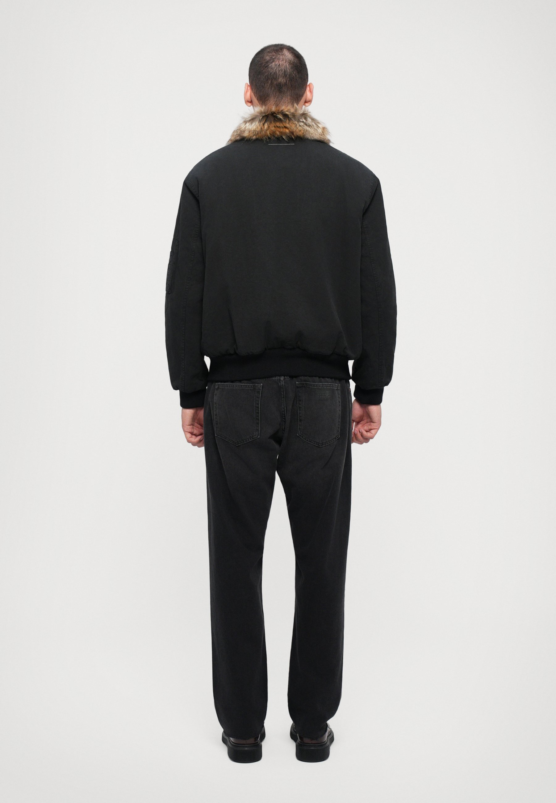 MM6 Maison Margiela SPORTJOPE - Talvejope - must
