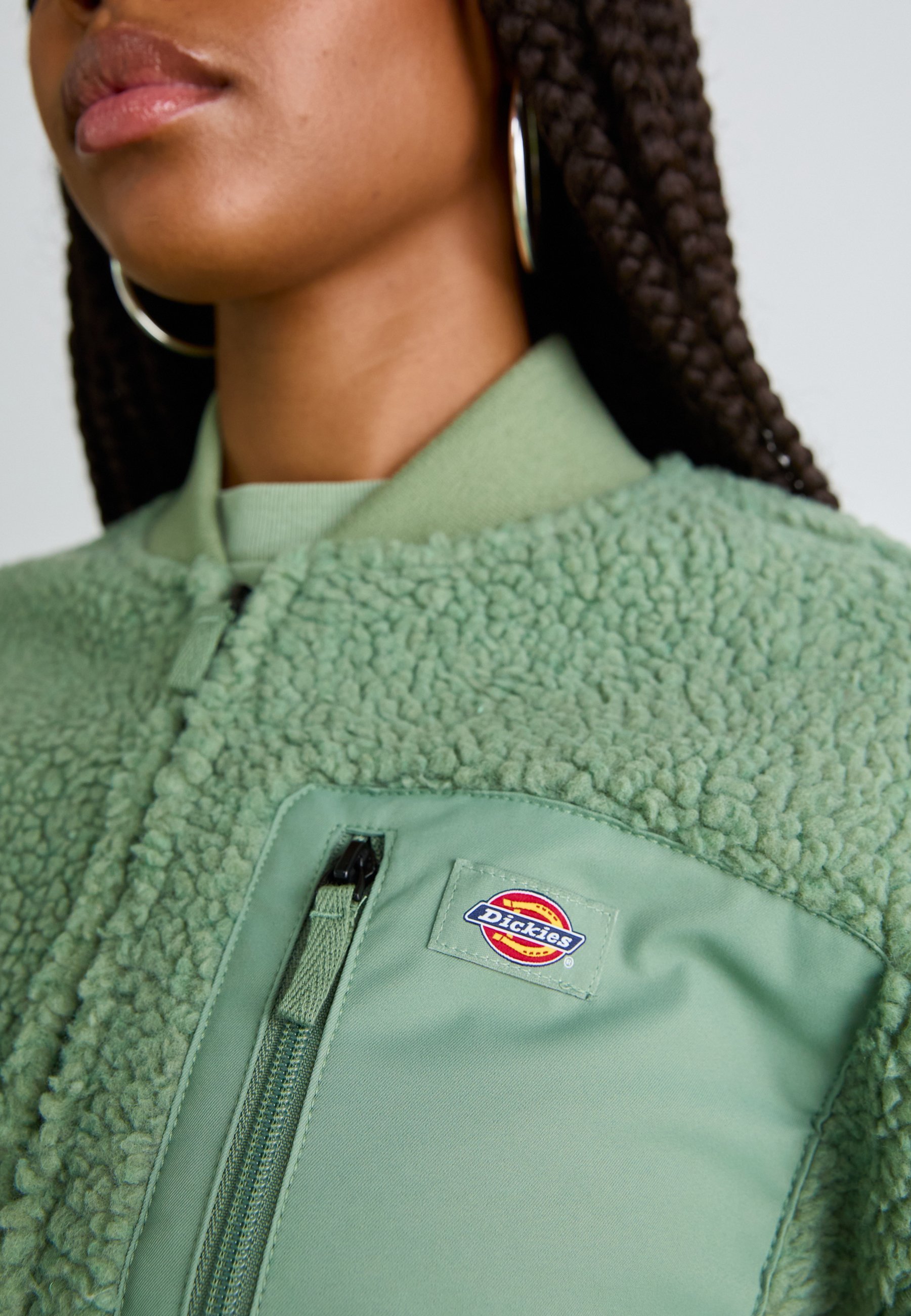 „Dickies“ vilnos striukės ir megztiniai