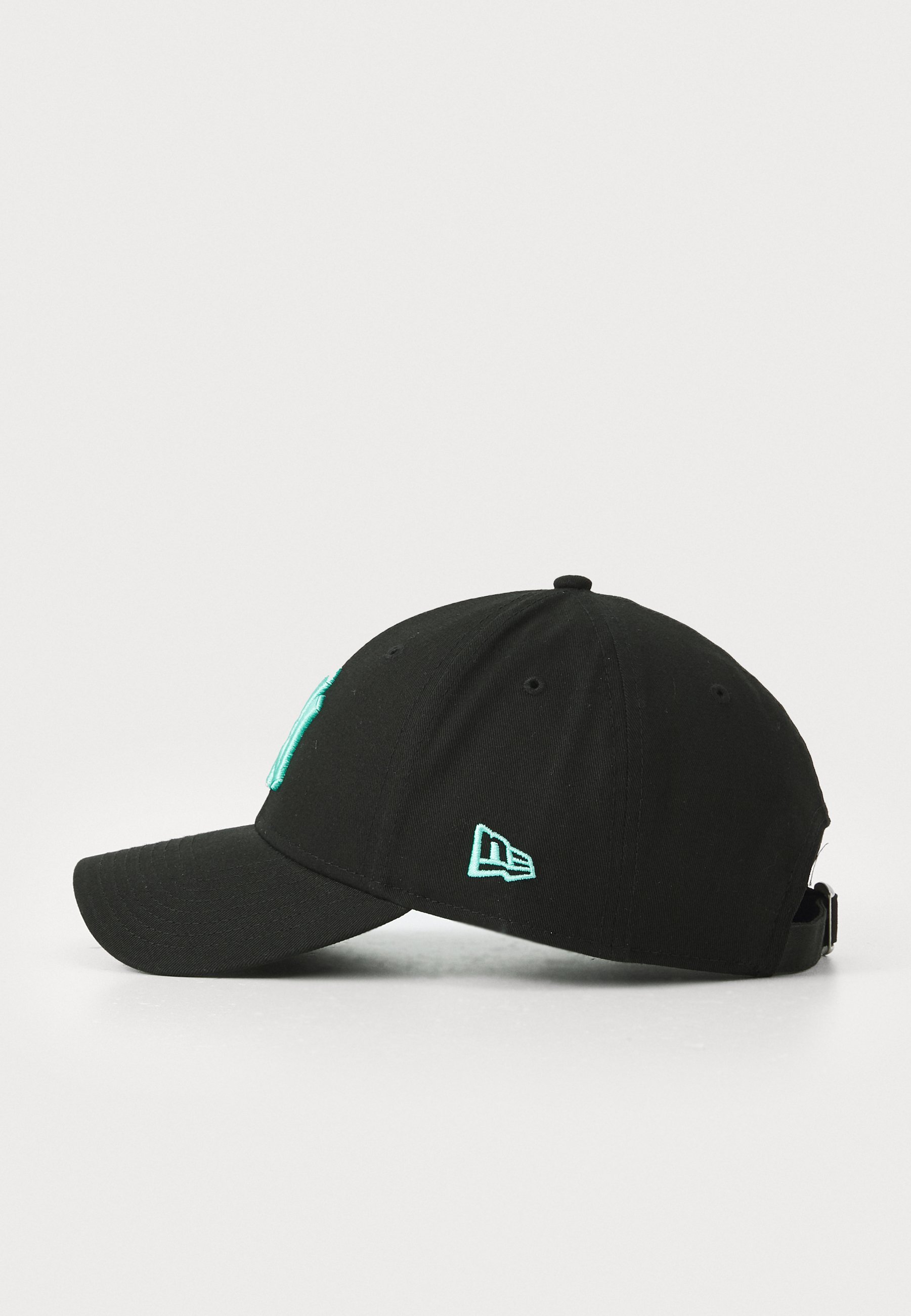 Czapki New Era
