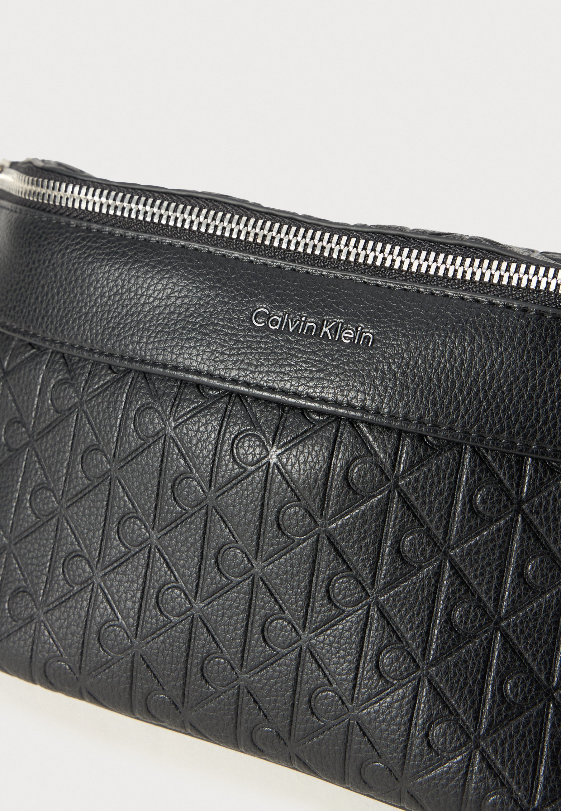 Calvin Klein EMBLEM EMBOSS WAISTBAG - Ledvinka - black