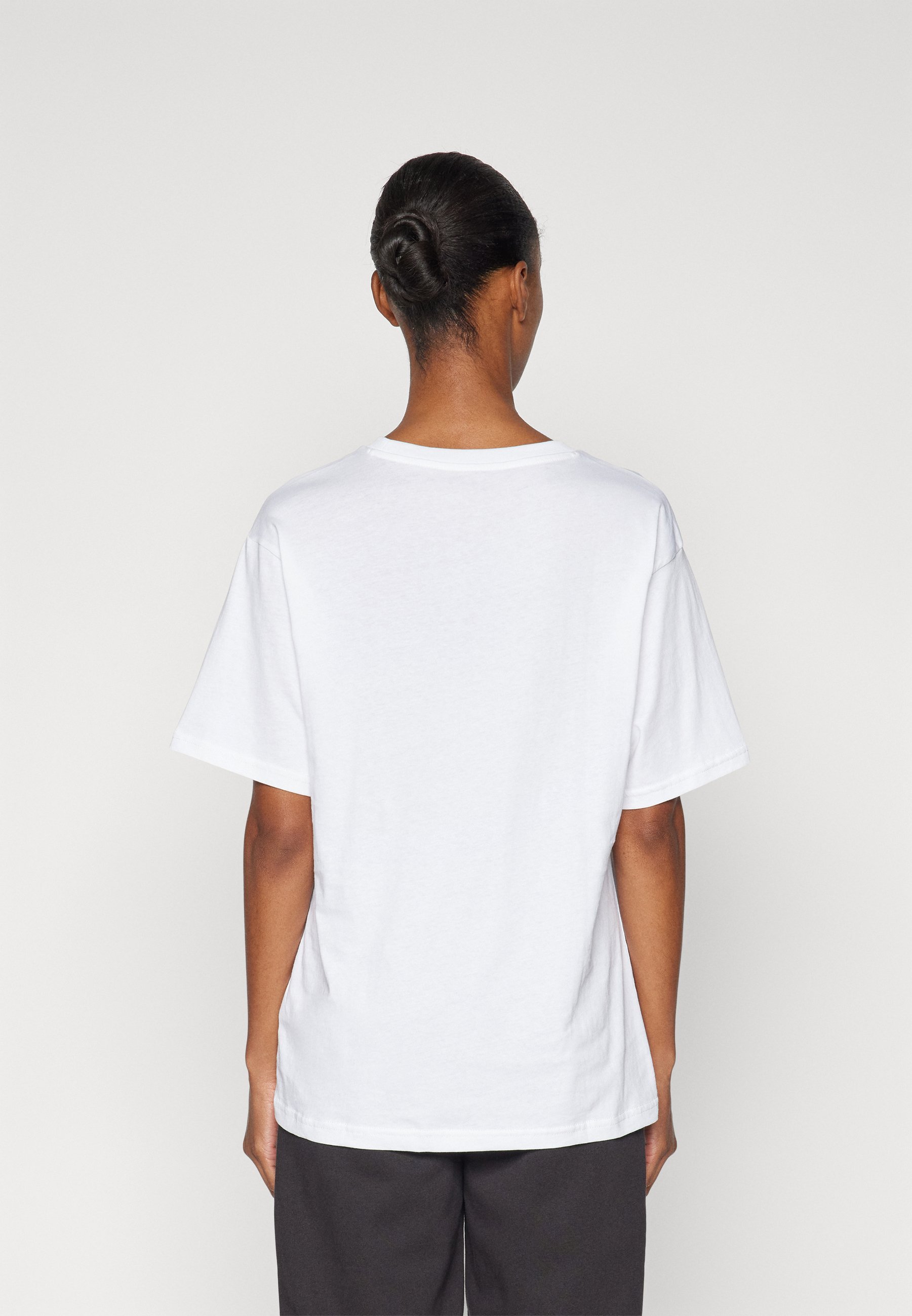 Puma ESS RELAXED - Basic T-shirt - wit