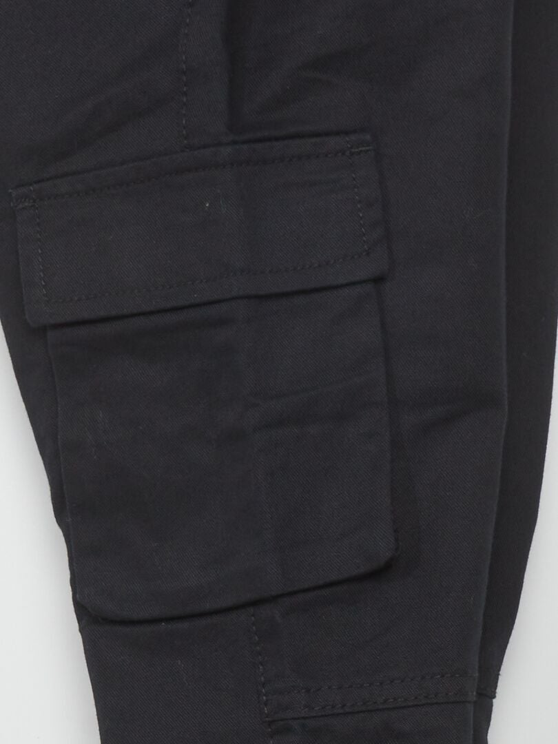 Pantalones con bolsillos laterales - negros