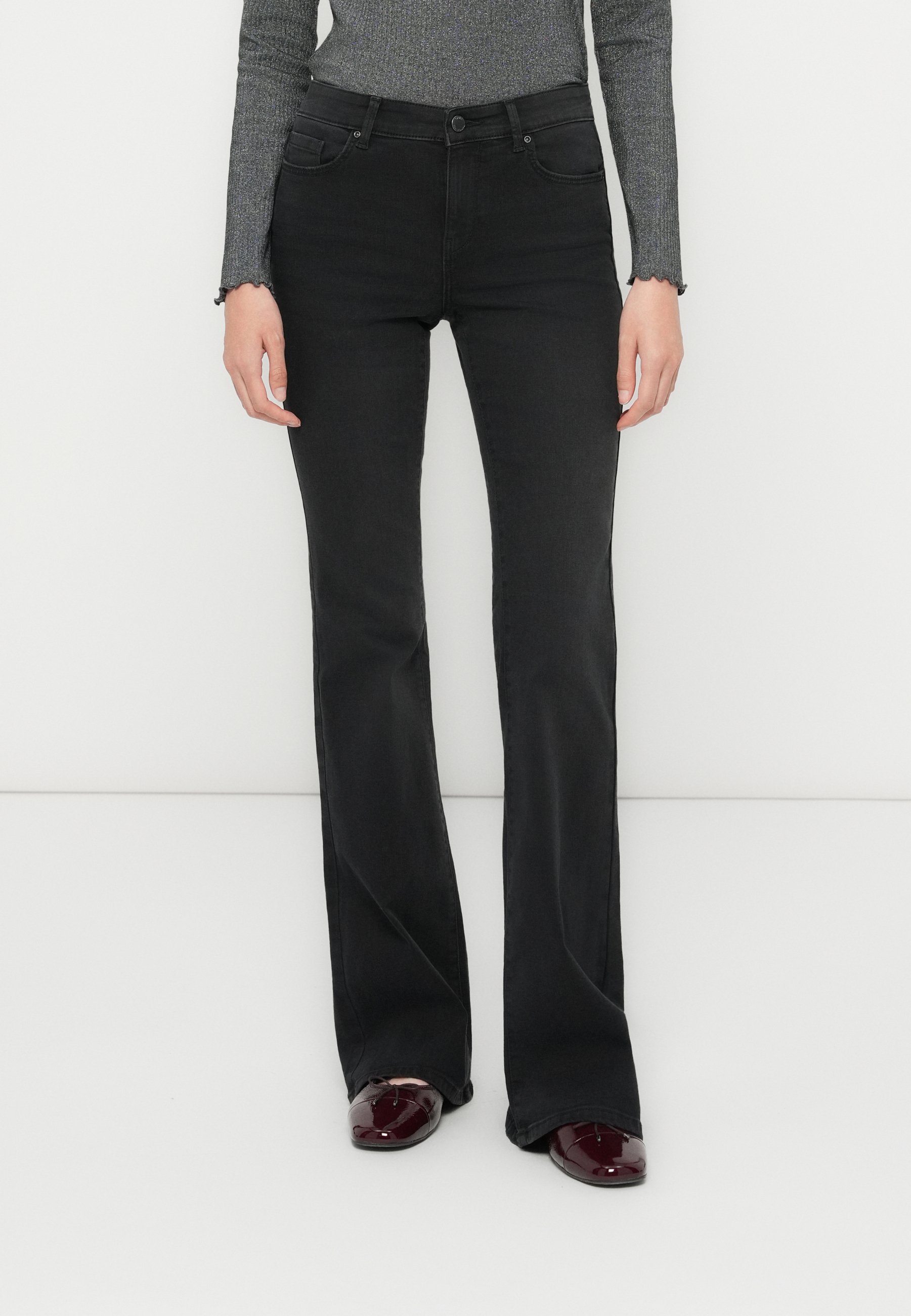 SOLO SU LLUSH RETRO FLARED - Jeans a zampa - lavaggio nero
