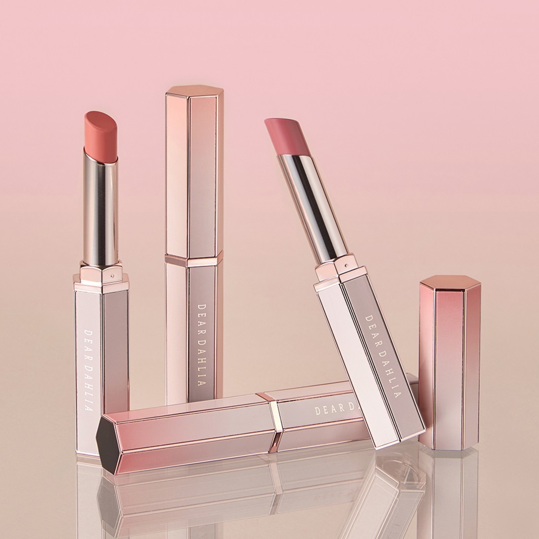 „Dear Dahlia“ lūpų dažai „Lip Allure Glow Shine“ – 2,4 g