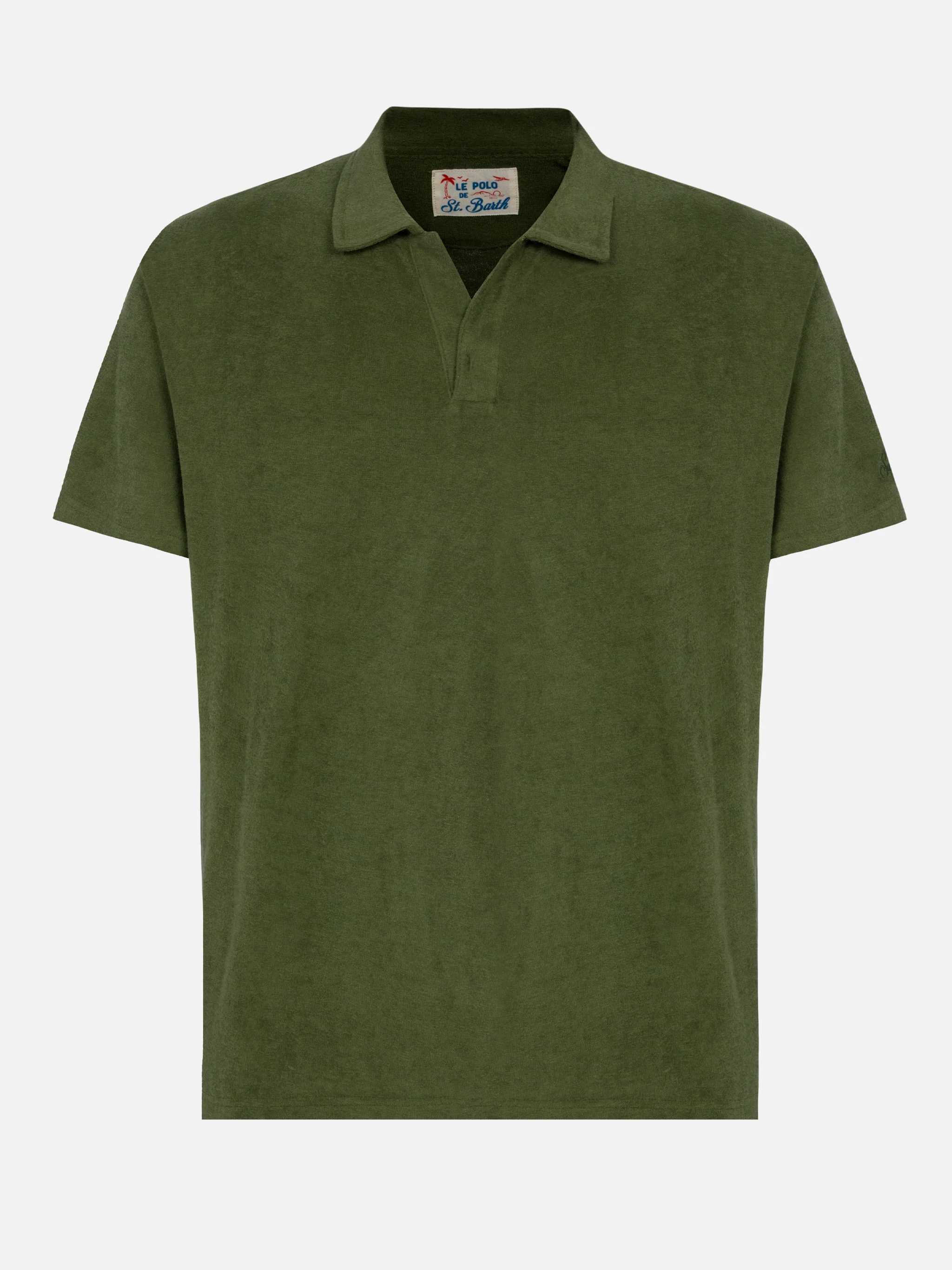 Jeremy Polo in een militairgroene badstofjas