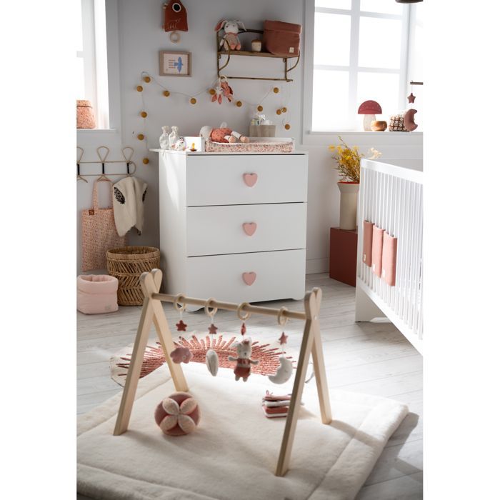 Chambre bébé complète Basic, Lit 120x60 tout barreaux, Commode à langer 3 tiroirs et Armoire 2 portes - boutons cœur - BASIC