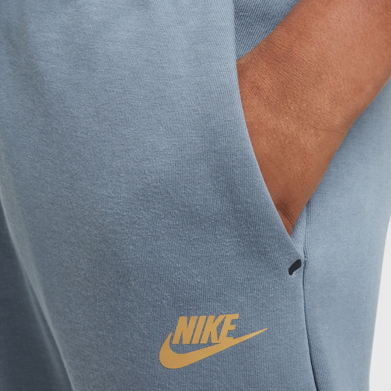 Barevné bloky Nike Tech