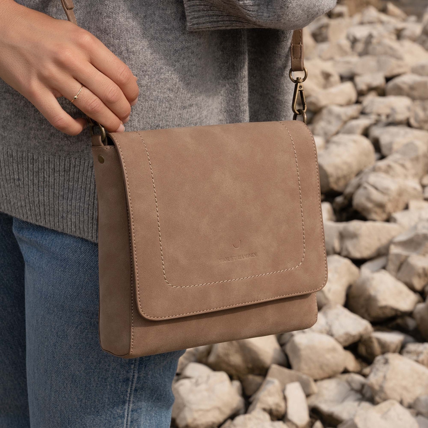 Kabelka cez rameno, crossbody kabelka Violet Hamden, model „My Daily Taupe“ – umelá koža – 1 kus