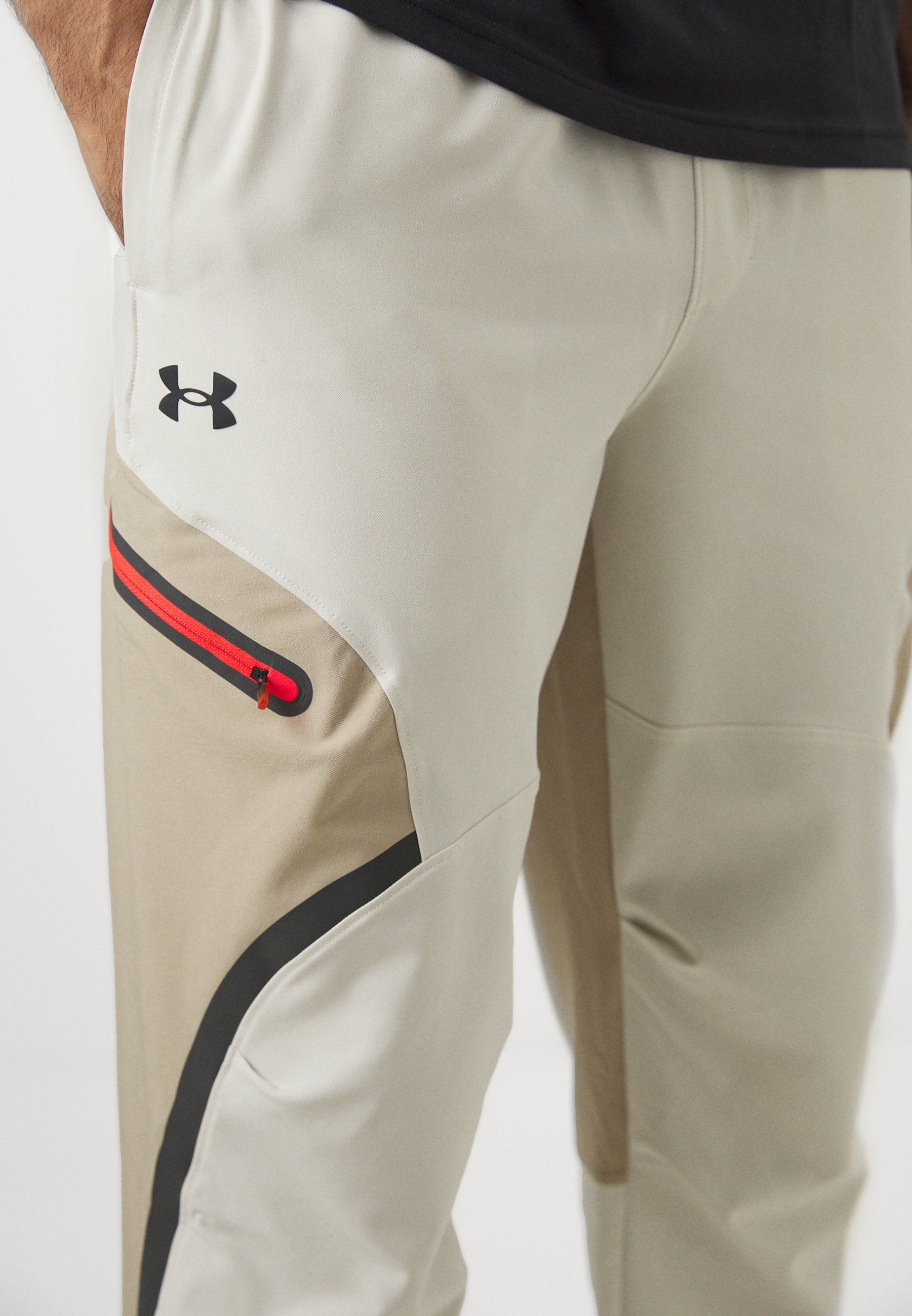 Under Armour UNSTOPPABLE - Spodnie dresowe - Summit White/City Khaki/Black