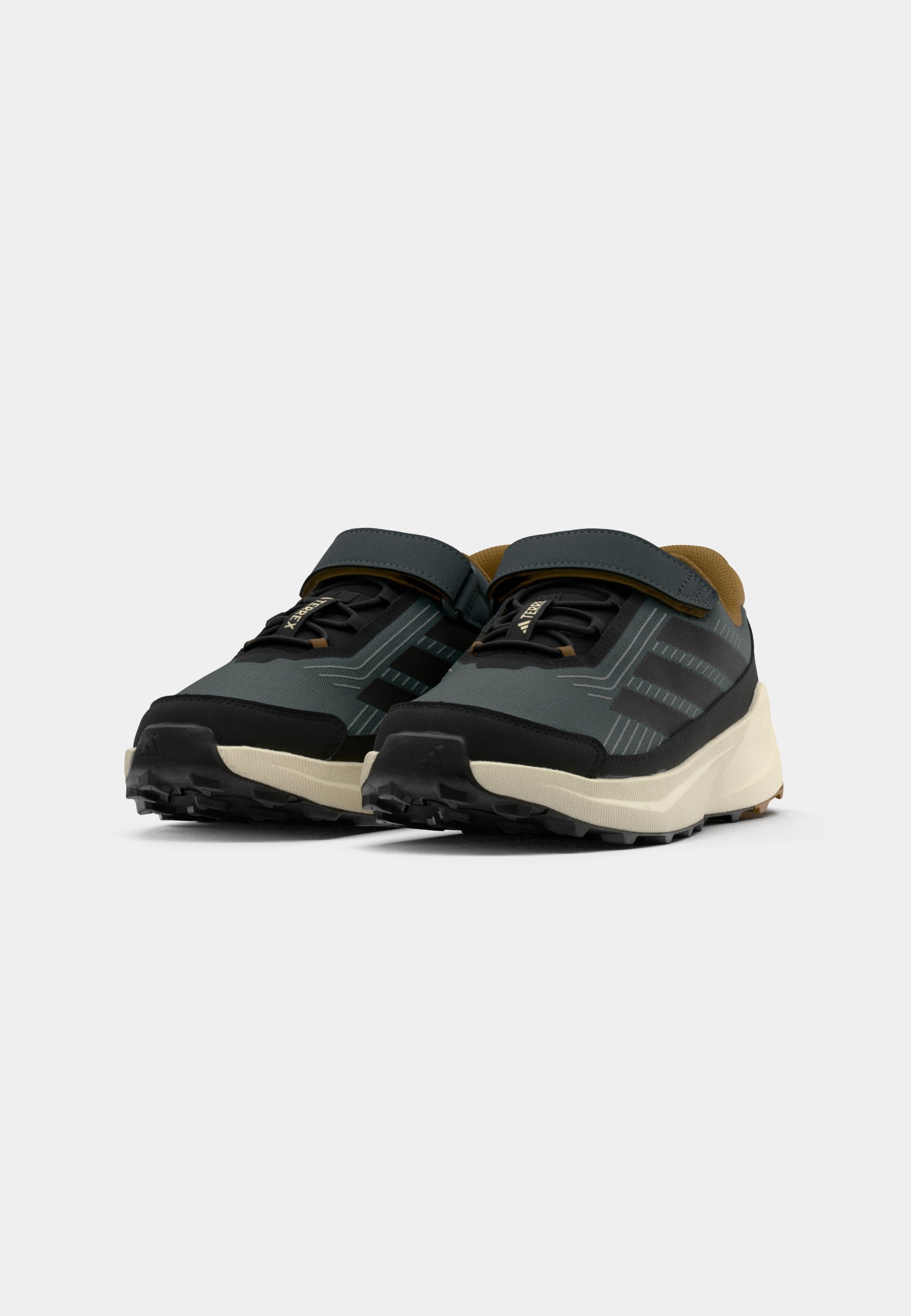 Adidas Terrex TRAILMAKER 2 UNISEX - Scarpe da trekking - grigio six/nero core/strato bronzo