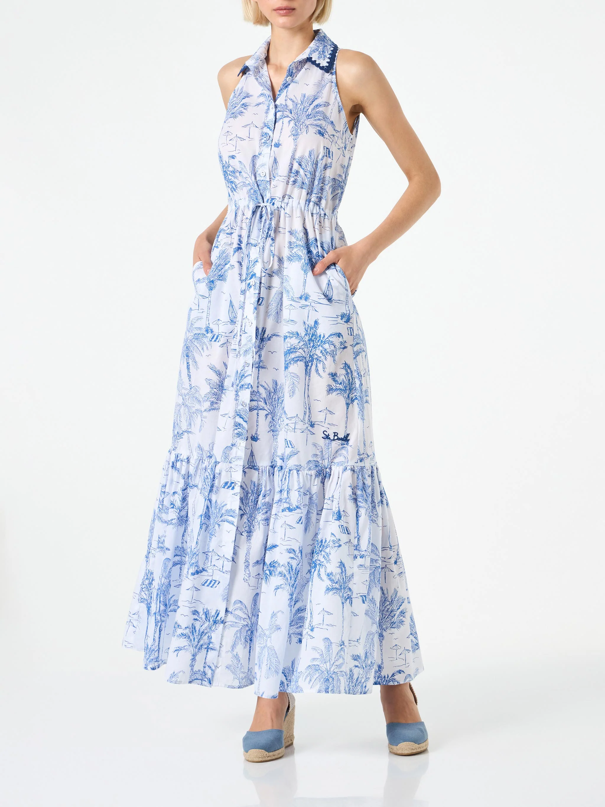 Damesjurk met halternek en toile de jouy-print.