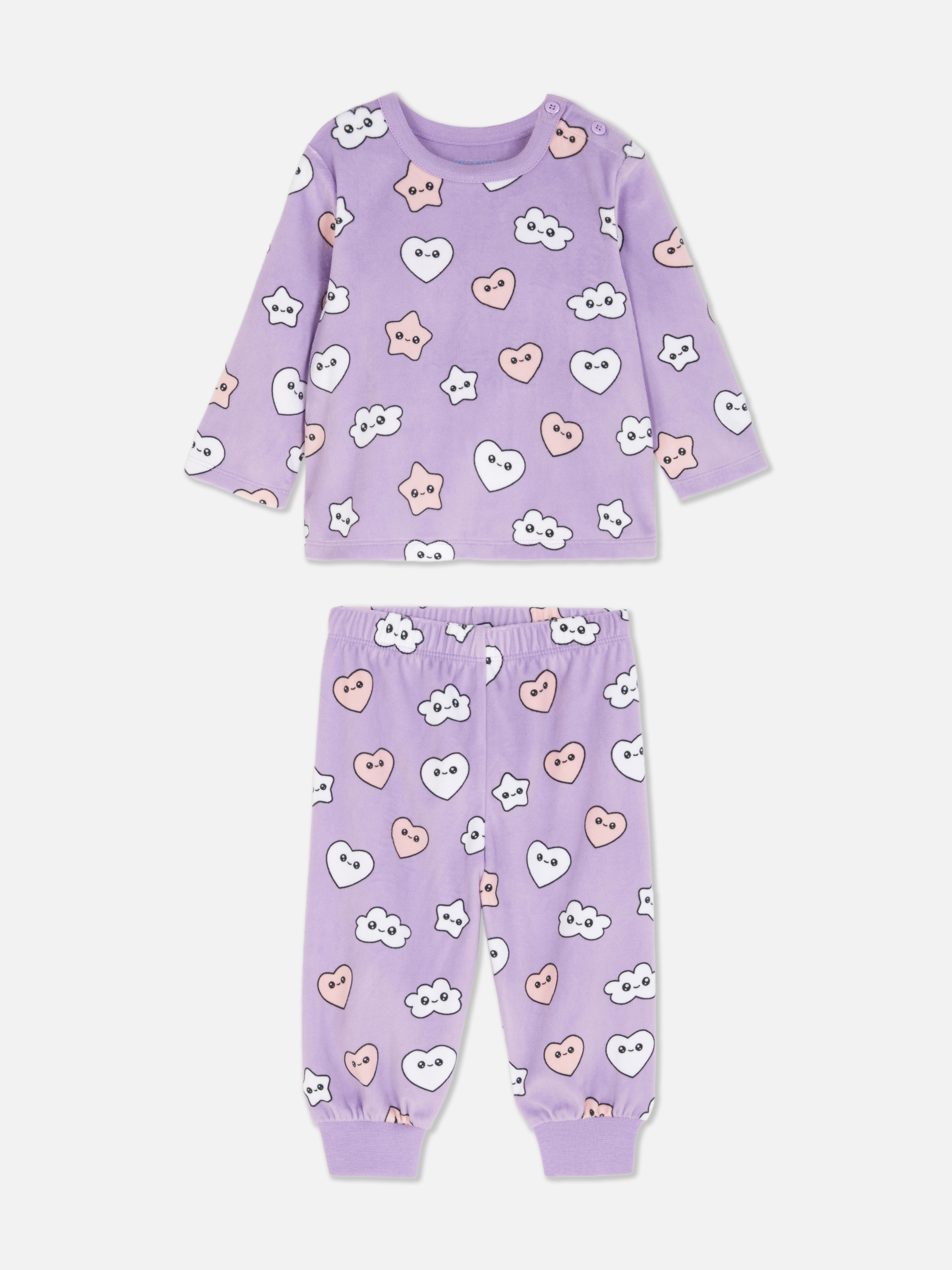Pijamale din velur cu imprimeu. Pijamale moi cu mâneci lungi, pantaloni lungi elastici și model integral.