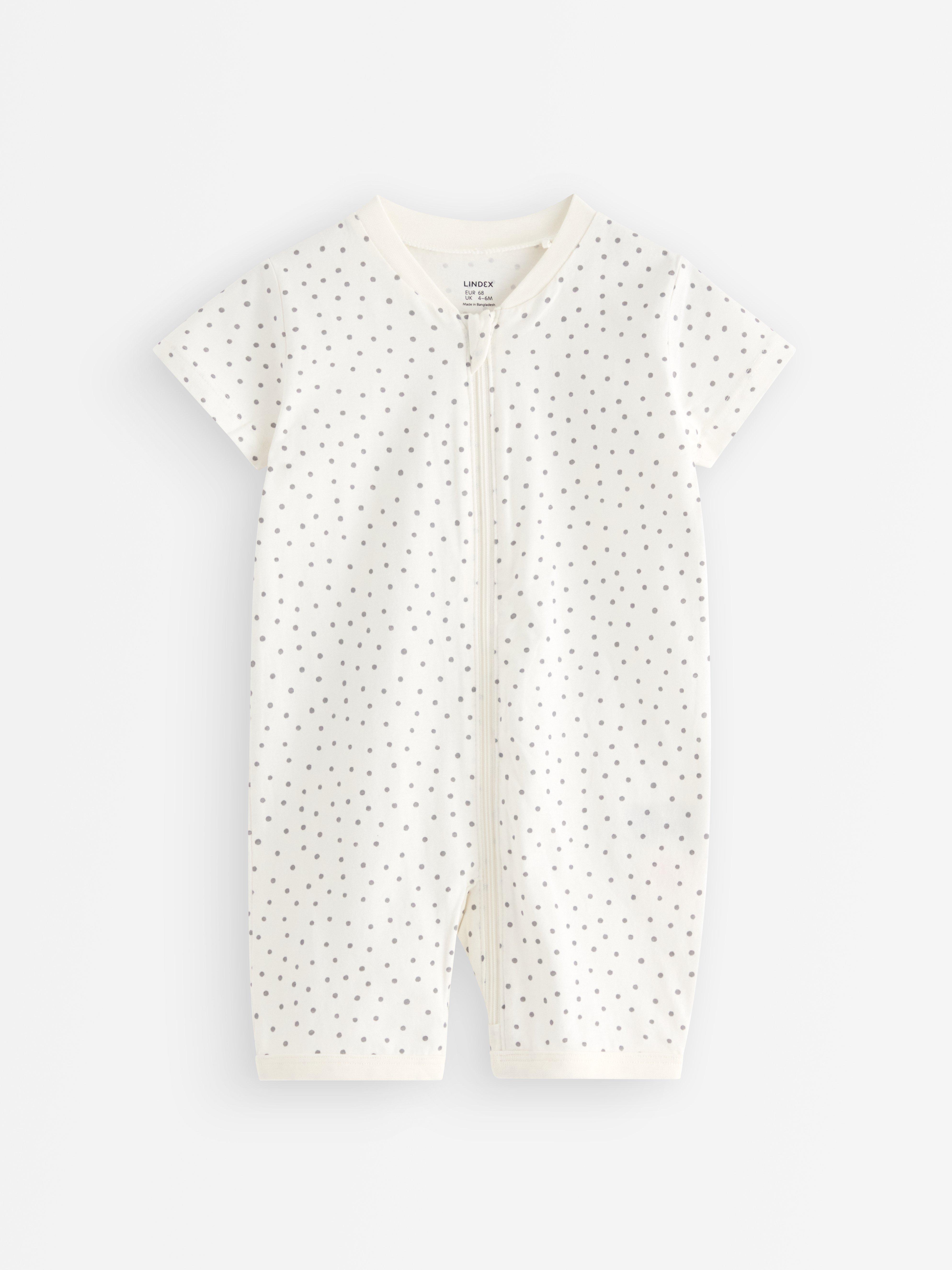 Macacão de pijama branco claro