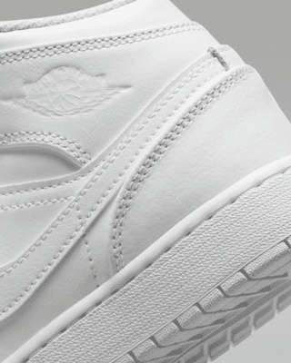 Jordan 1 Mid Older Kids' Shoes