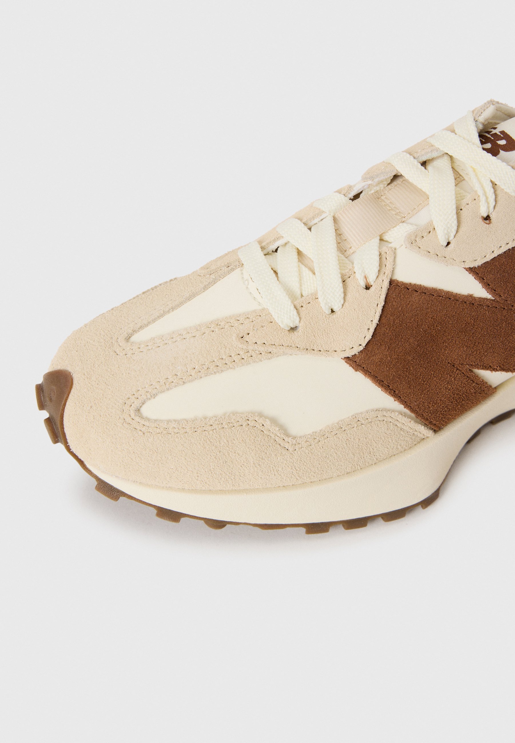 Tênis New Balance 327 UNISSEX - marrom