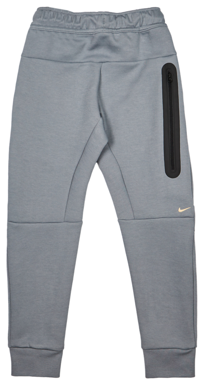 Barevné bloky Nike Tech