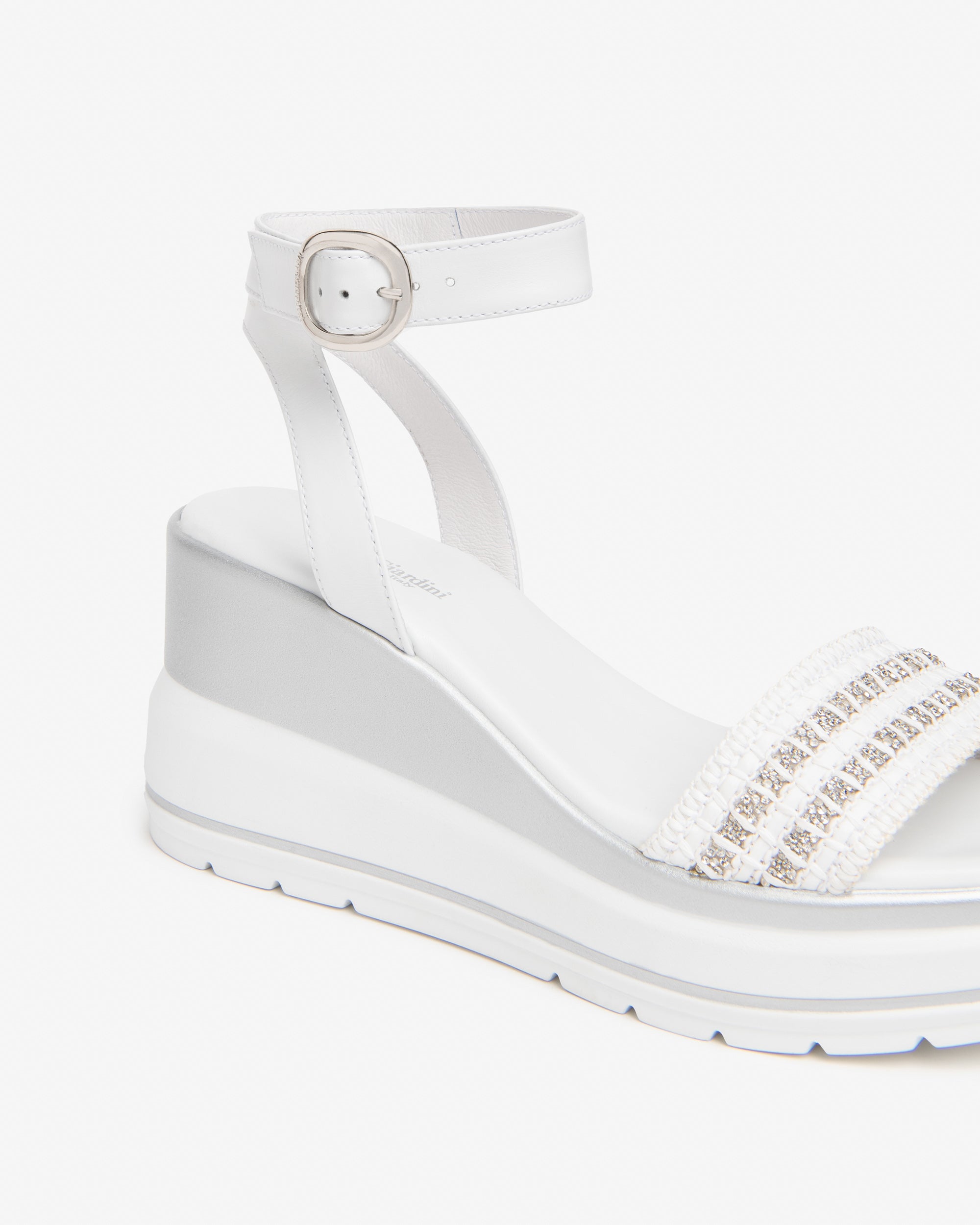  Damen-Sandalen aus Leder und Stoff