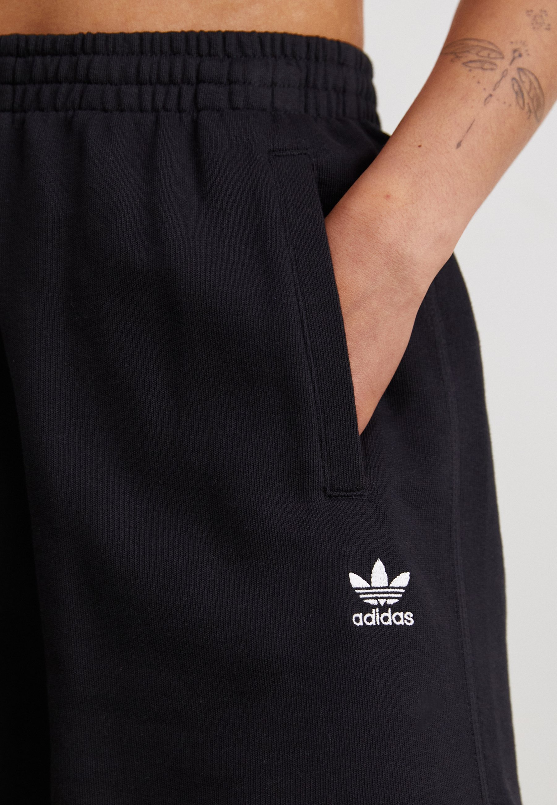 Adidas Originals ESSENTIALS - Pantaloni della tuta - neri