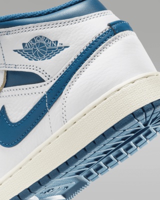 Air Jordan 1 Mid SE Older Kids' Shoes