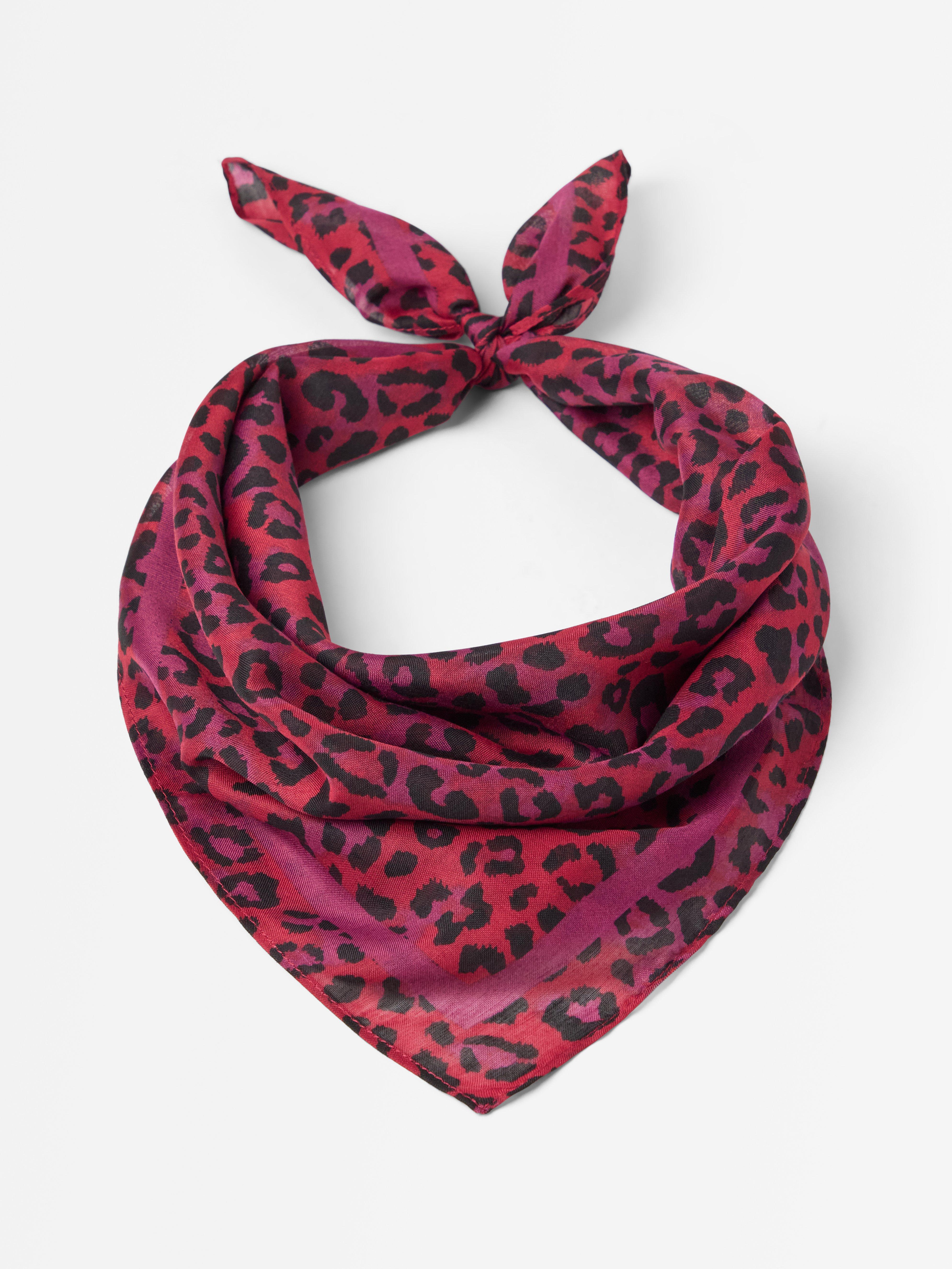 Bufanda rojo oscuro empolvado