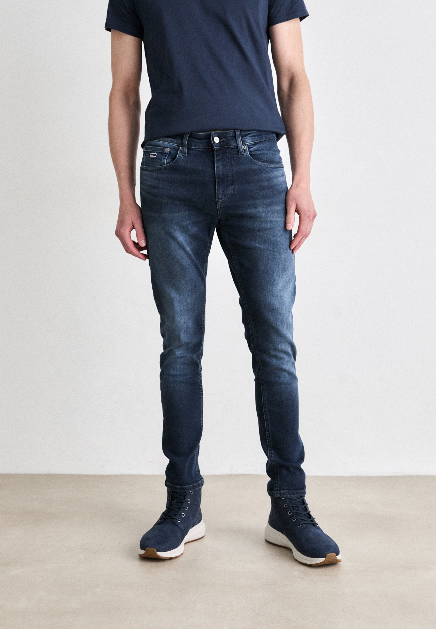 Tommy Jeans AUSTIN TAPERED - Jean coupe slim - denim foncé
