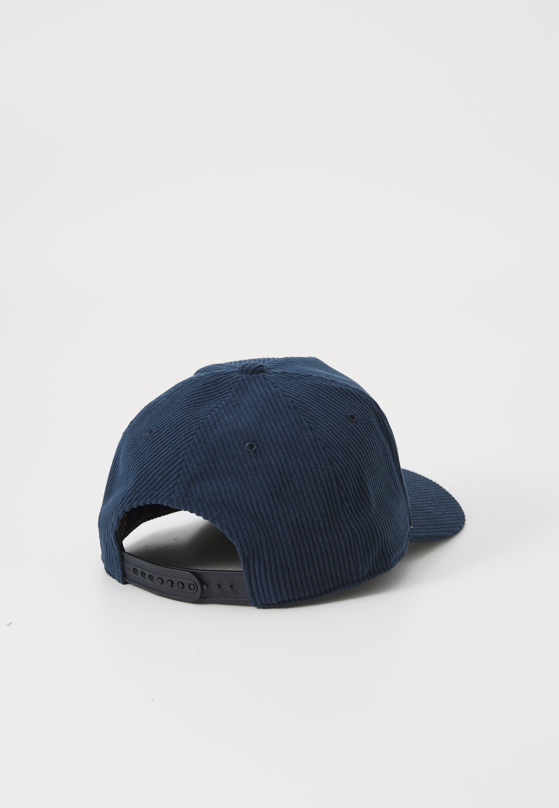 '47 Caps