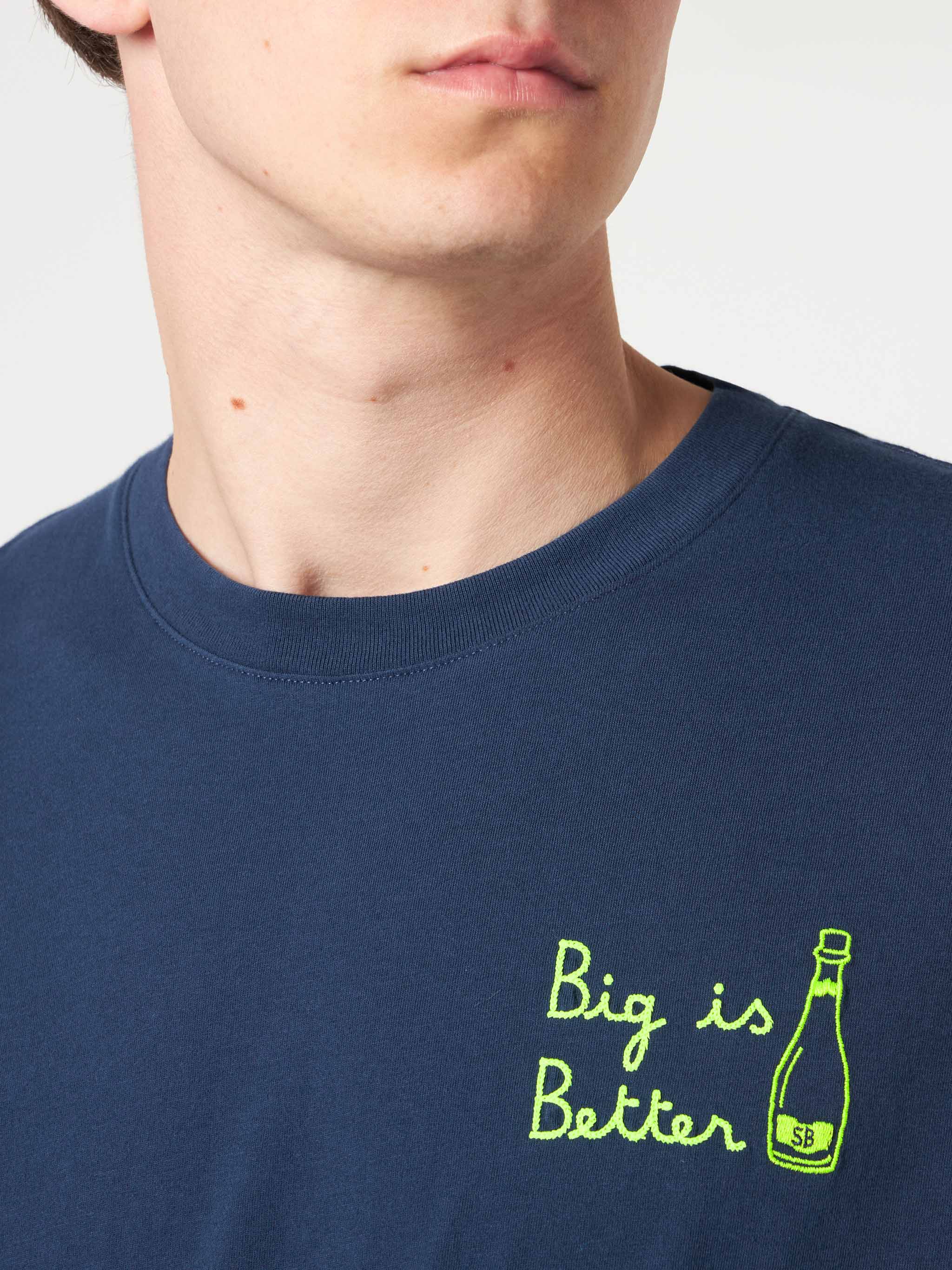 Big is Better heren T-shirt met borduurwerk op de voorkant.