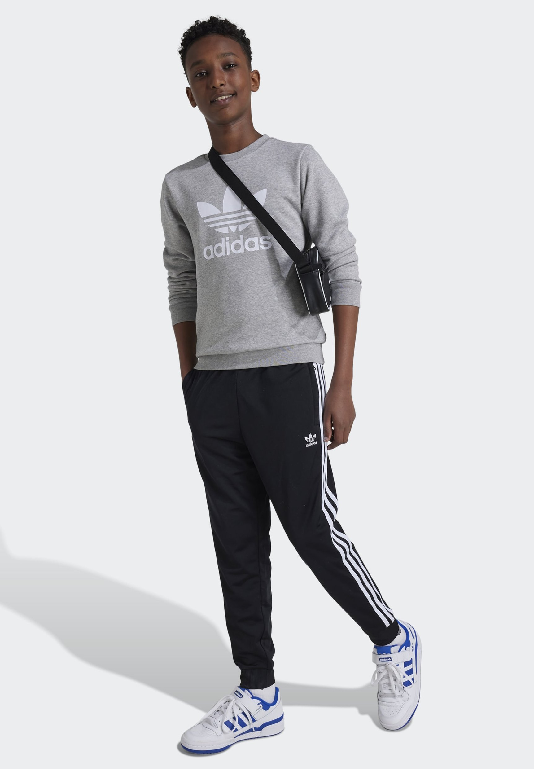 adidas Originals melegítőalsó - fekete
