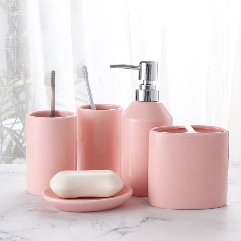 Juego de baño de cerámica rosa romántico de cinco piezas, decoración de baño, accesorios de regalo de boda, cilindro dental, botella de gel de ducha