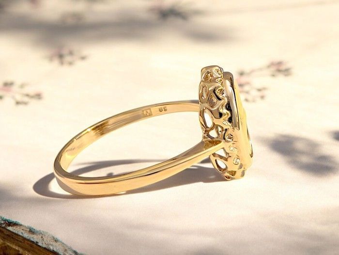 Anillo con camafeo azul, chapado en oro de 18 quilates.