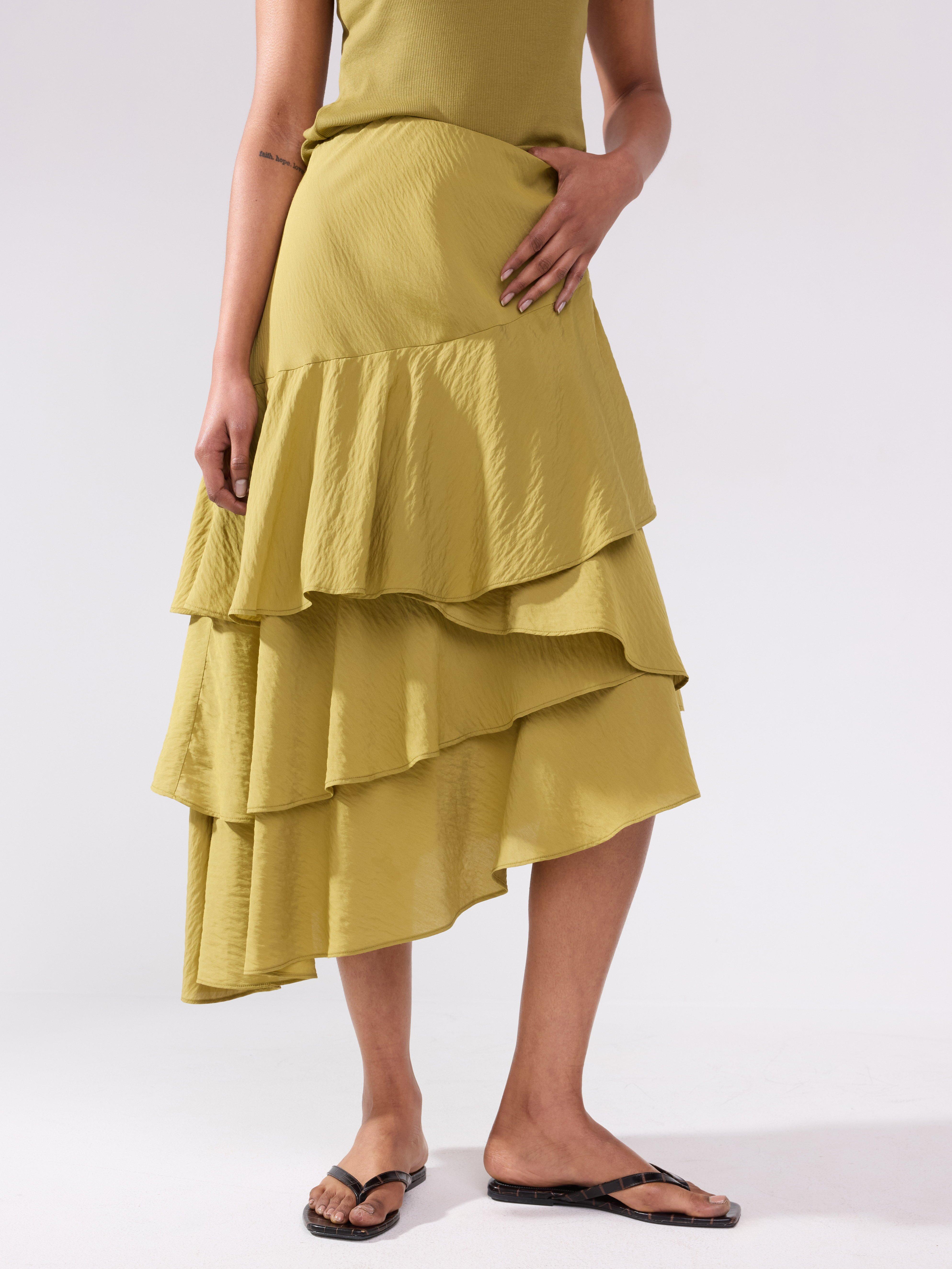 Falda midi con volantes, color verde empolvado.