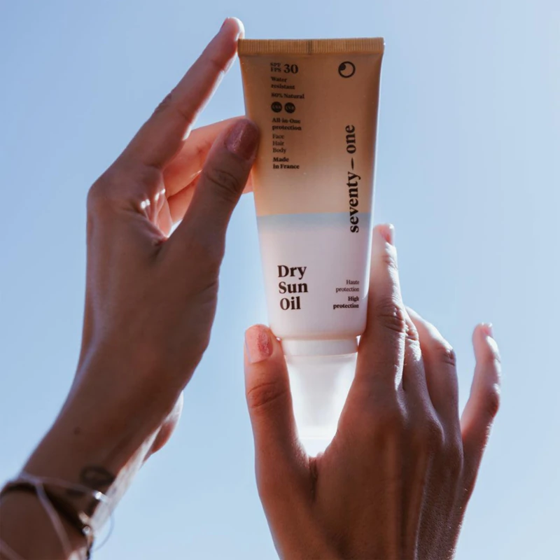 SeventyOne Dry Sun Oil SPF30 is een beschermende droge zonneolie voor gezicht, lichaam en haar.