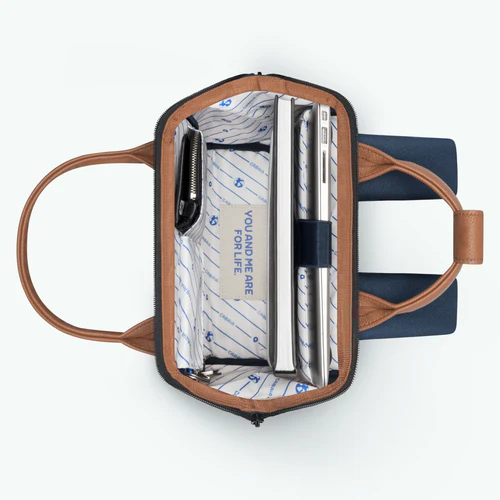 Cabaia Adventurer Small Chicago rugzak, marineblauw