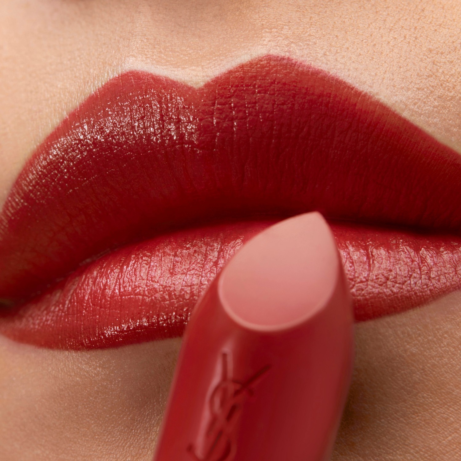 Yves Saint Laurent lūpu krāsa Musthaves Rouge Pur Couture - 3,8 g