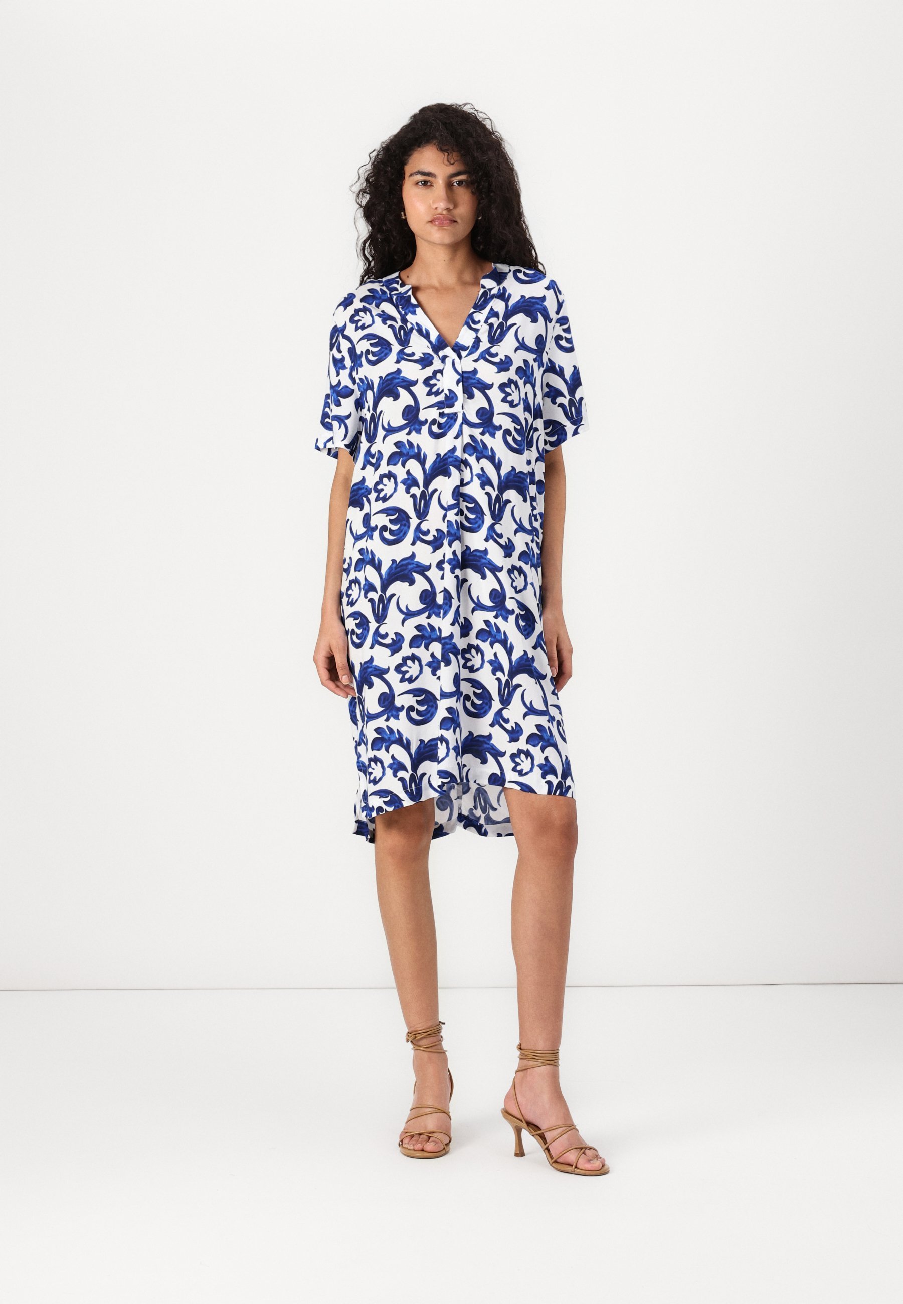 ONLY ONLSUSI LIFE V NECK TUNIC DRESS - Denní šaty - blue